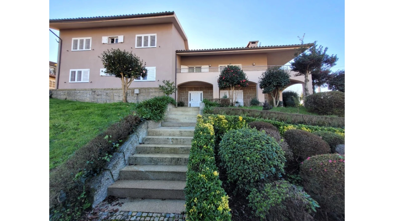 Moradia T5 para Venda em São Tomé de Negrelos Foto 2