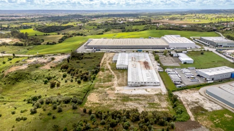 Armazém para Venda em Torres Novas (Santa Maria, Salvador e Santiago)