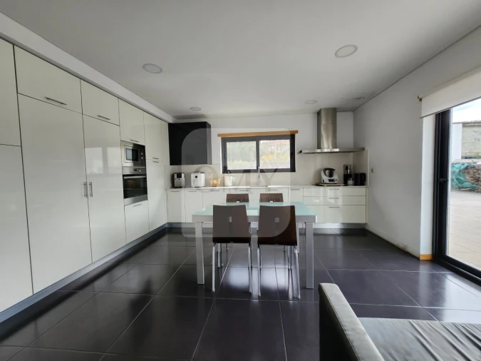 Moradia T4 para Venda em Mouçós e Lamares Foto 5