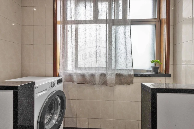 Apartamento T1 para Venda em Paranhos Foto 7