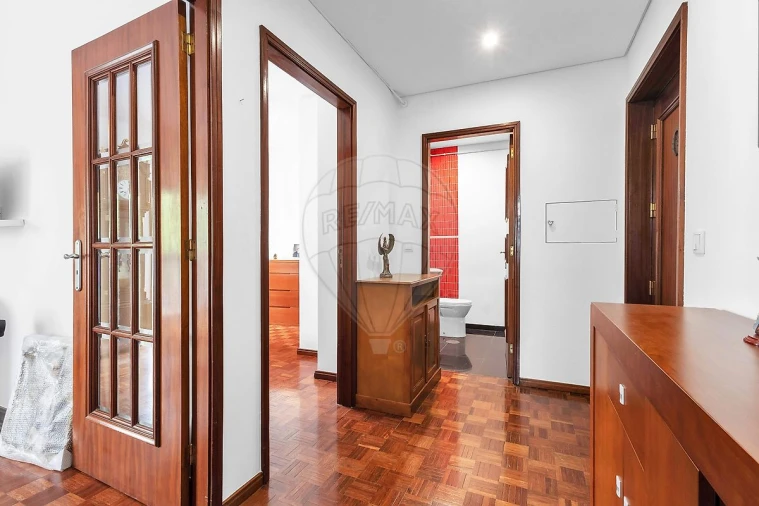 Apartamento T1 para Venda em Paranhos Foto 12