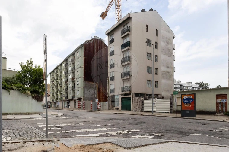 Apartamento T1 para Venda em Paranhos Foto 9