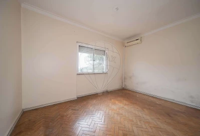 Moradia T4 para Venda em Camarate, Unhos e Apelação