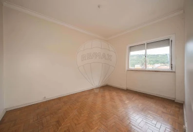 Moradia T4 para Venda em Camarate, Unhos e Apelação