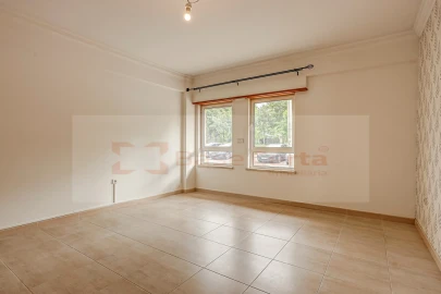 Apartamento T1 para Venda em Vialonga