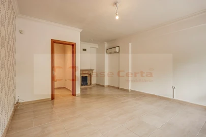 Apartamento T1 para Venda em Vialonga