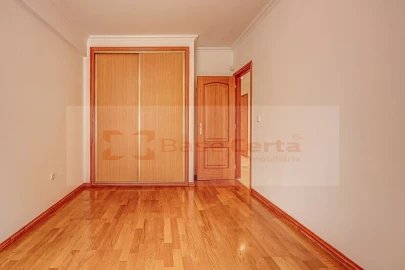 Apartamento T1 para Venda em Vialonga