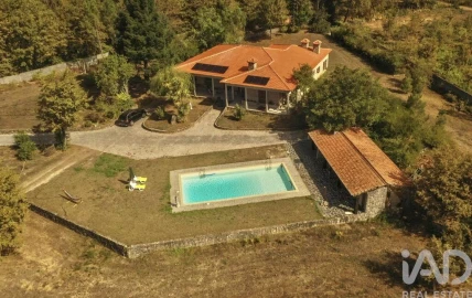 Quinta T4 para Venda em Santa Cruz da Trapa e São Cristóvão de Lafões