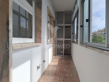 Apartamento T2 para Venda em Agualva e Mira-Sintra