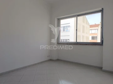 Apartamento T2 para Venda em Agualva e Mira-Sintra