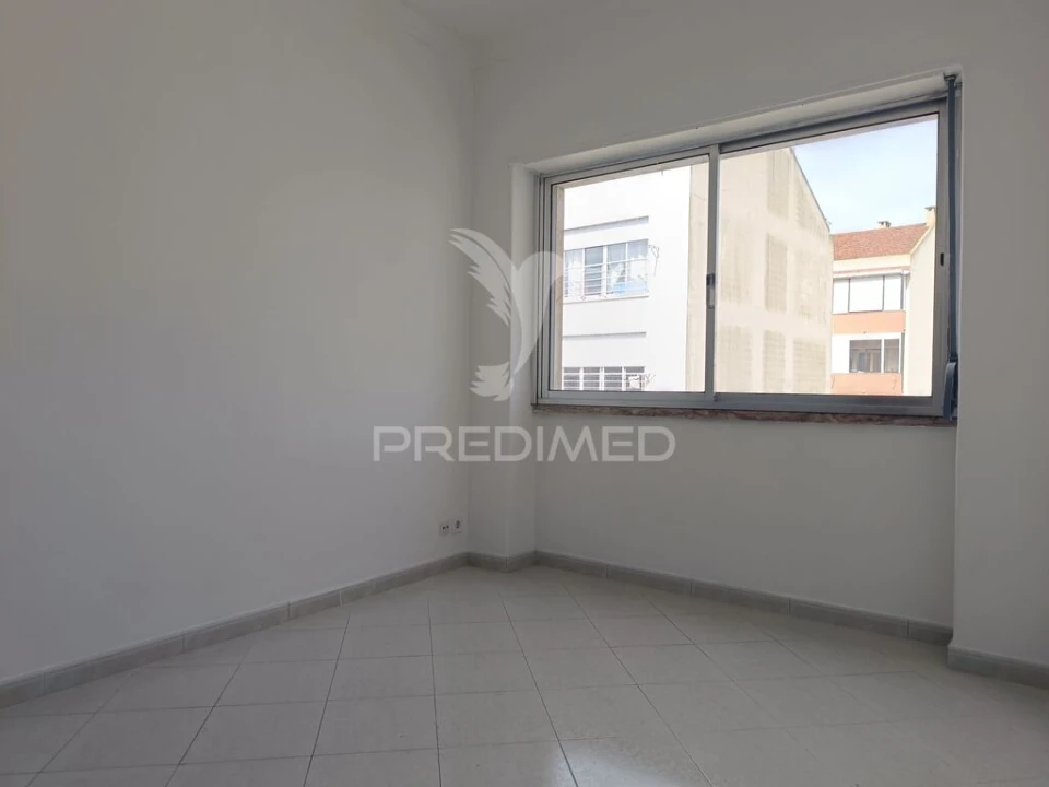 Apartamento T2 para Venda em Agualva e Mira-Sintra Foto 5