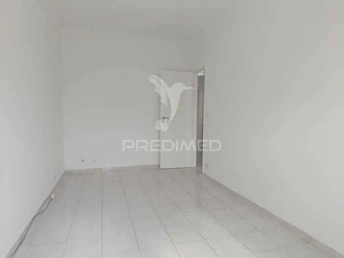 Apartamento T2 para Venda em Agualva e Mira-Sintra Foto 6