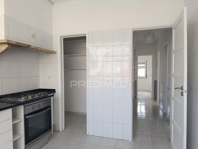 Apartamento T2 para Venda em Agualva e Mira-Sintra Foto 3
