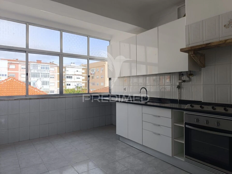 Apartamento T2 para Venda em Agualva e Mira-Sintra Foto 1
