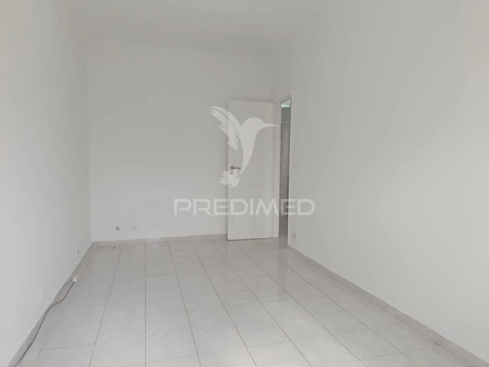 Apartamento T2 para Venda em Agualva e Mira-Sintra Foto 6