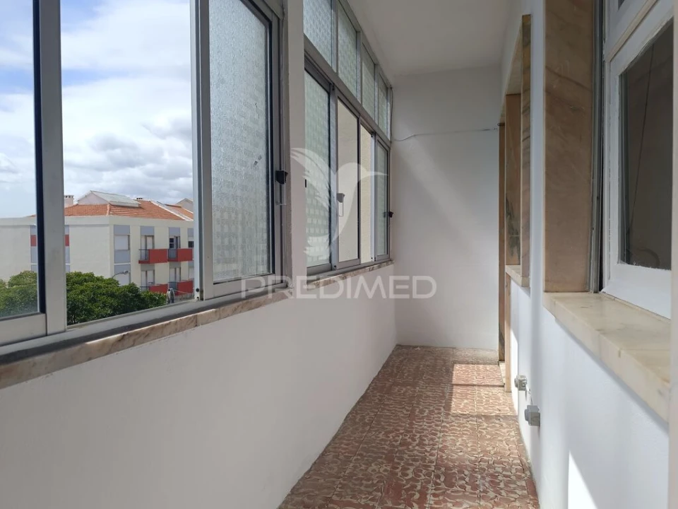 Apartamento T2 para Venda em Agualva e Mira-Sintra Foto 8