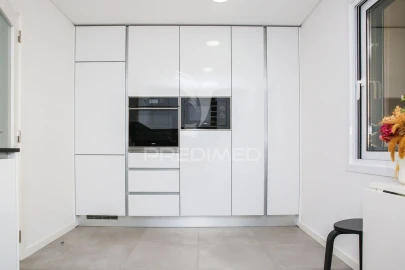 Apartamento T2 para Venda em Santo António dos Cavaleiros e Frielas