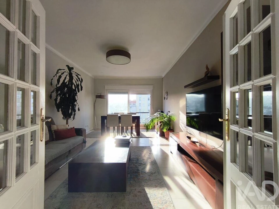 Apartamento T4 para Venda em Algés, Linda-A-Velha e Cruz Quebrada-Dafundo Foto 1