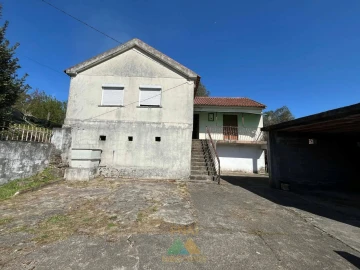 Moradia T3 para Venda em Rebordões (Santa Maria)