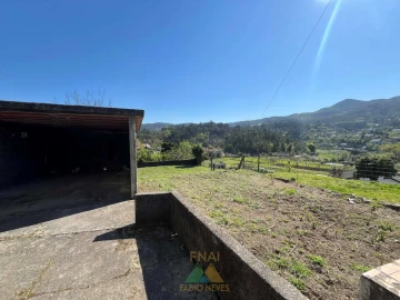 Moradia T3 para Venda em Rebordões (Santa Maria)