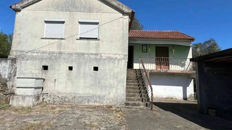 Moradia T3 para Venda em Rebordões (Santa Maria)