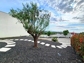 Moradia T4 para Venda em Atouguia da Baleia