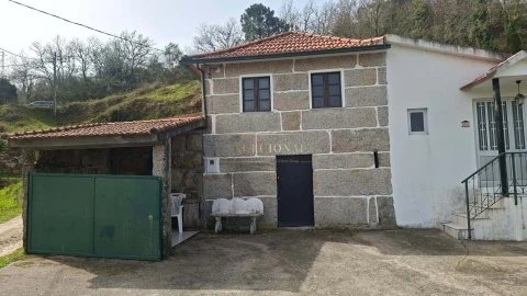Moradia T3 para Venda em Bustelo, Carneiro e Carvalho de Rei