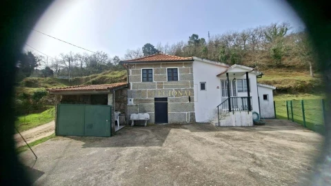 Moradia T3 para Venda em Bustelo, Carneiro e Carvalho de Rei