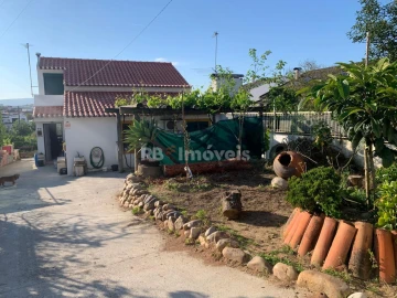 Moradia T1 para Venda em Riachos