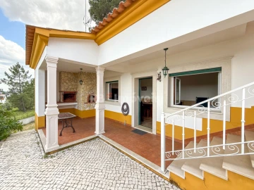 Moradia T5 para Venda em Nossa Sra de Fatima