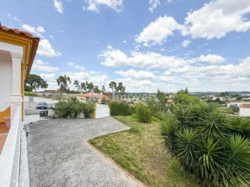 Moradia T5 para Venda em Nossa Sra de Fatima