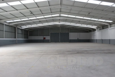 Armazém para Arrendamento em Romariz