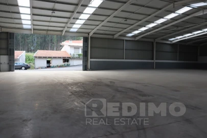 Armazém para Arrendamento em Romariz