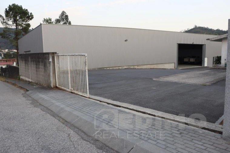 Armazém para Arrendamento em Romariz Foto 3