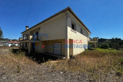 Moradia T4 para Venda em Ovoa e Vimieiro