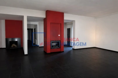 Moradia T4 para Venda em Moimenta da Beira