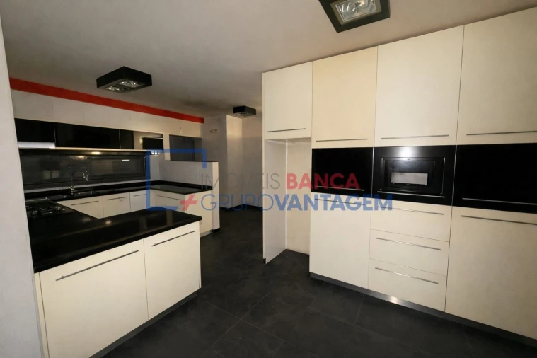 Moradia T4 para Venda em Moimenta da Beira Foto 2