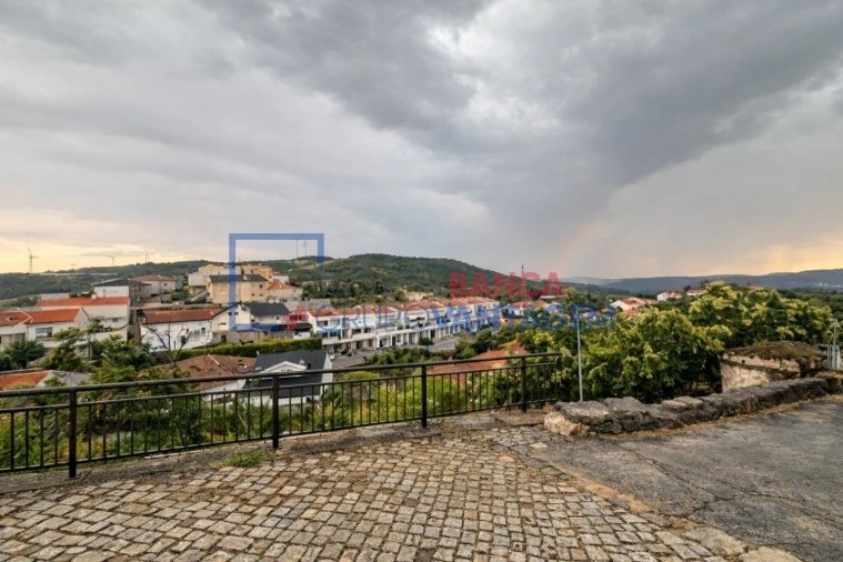 Moradia T4 para Venda em Sernancelhe e Sarzeda Foto 5
