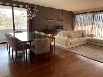 Apartamento T3 para Arrendamento em Aldoar, Foz do Douro e Nevogilde