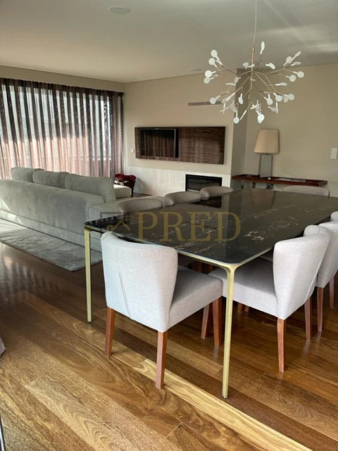 Apartamento T3 para Arrendamento em Aldoar, Foz do Douro e Nevogilde