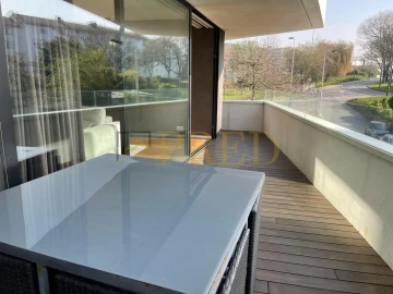Apartamento T3 para Arrendamento em Aldoar, Foz do Douro e Nevogilde