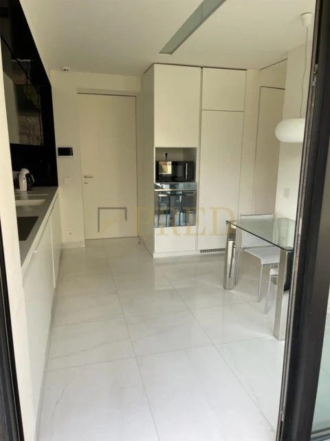 Apartamento T3 para Arrendamento em Aldoar, Foz do Douro e Nevogilde