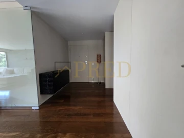 Apartamento T3 para Arrendamento em Aldoar, Foz do Douro e Nevogilde