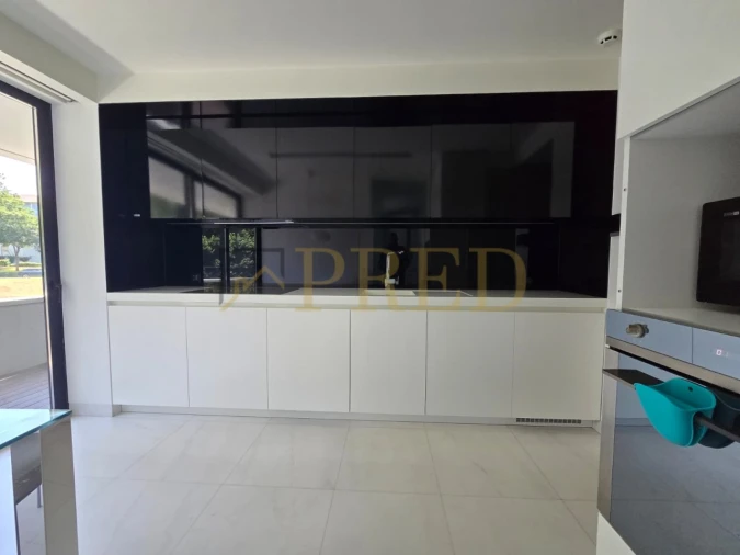 Apartamento T3 para Arrendamento em Aldoar, Foz do Douro e Nevogilde Foto 9