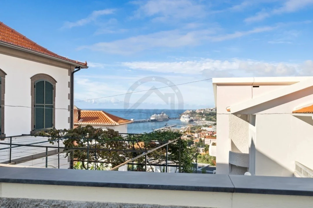 Moradia T4 para Venda em Funchal (Santa Maria Maior) Foto 30