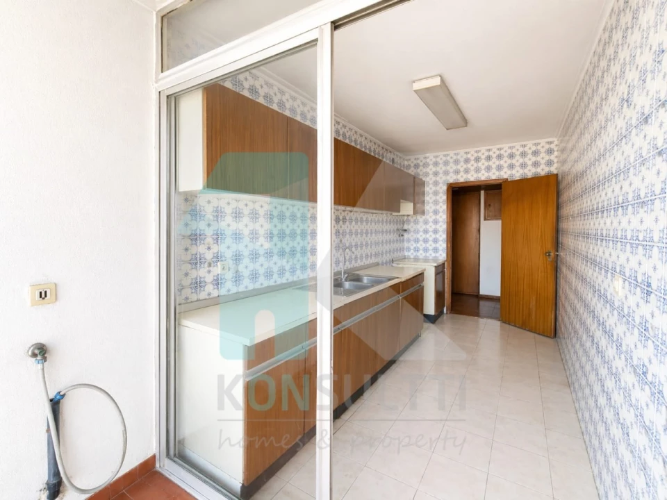 Apartamento T3 para Venda em Carcavelos e Parede Foto 9
