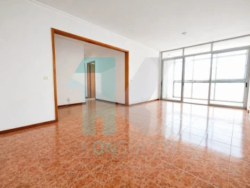 Apartamento T3 para Venda em Carcavelos e Parede