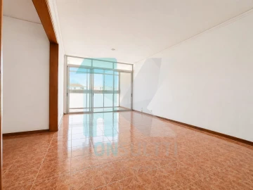 Apartamento T3 para Venda em Carcavelos e Parede