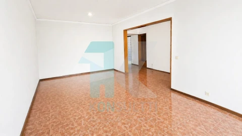 Apartamento T3 para Venda em Carcavelos e Parede