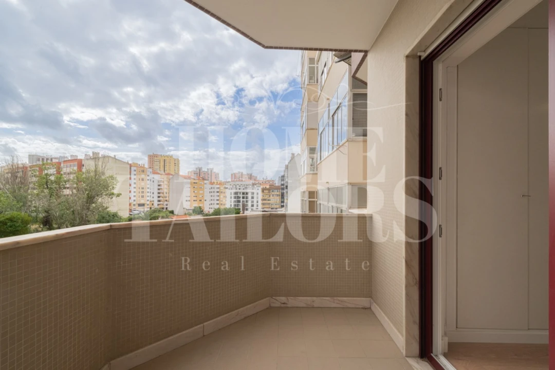 Apartamento T3 para Venda em São Domingos de Benfica Foto 9